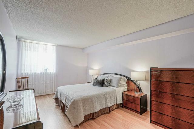 201 - 15 Sewells Rd, Condo with 2 bedrooms, 1 bathrooms and 1 parking in Toronto ON | Image 8