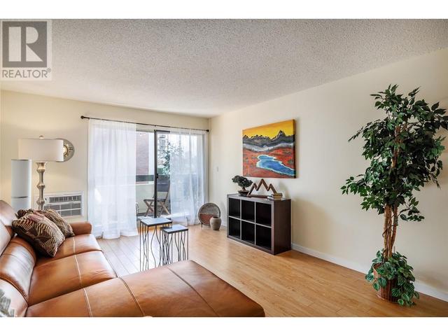 203 - 1056 Bernard Avenue, Condo with 2 bedrooms, 2 bathrooms and null parking in Kelowna BC | Image 3