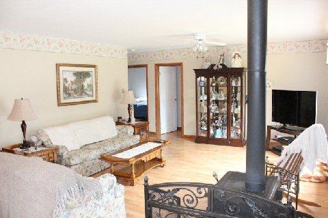 1579 Germania Rd, House detached with 2 bedrooms, 1 bathrooms and 10 parking in Bracebridge ON | Image 6