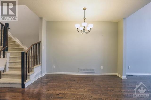 210 Cooks Mill Crescent, Townhouse with 3 bedrooms, 3 bathrooms and 2 parking in Ottawa ON | Image 6