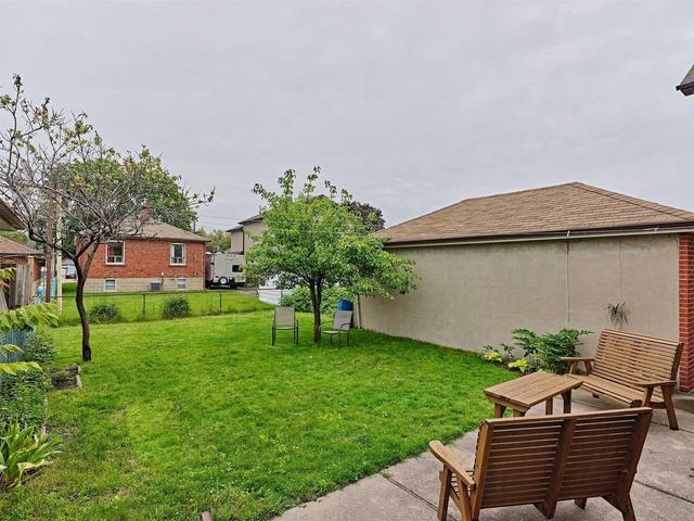7 Ashmore Ave, House detached with 3 bedrooms, 2 bathrooms and 4 parking in Toronto ON | Image 17