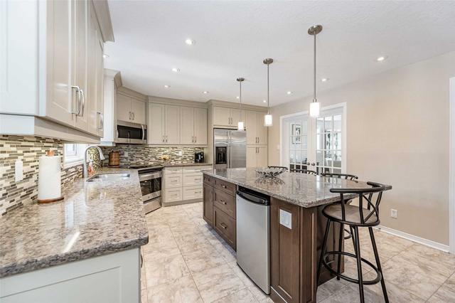 211 Daimler Dr, House detached with 4 bedrooms, 4 bathrooms and 4 parking in Kitchener ON | Image 6
