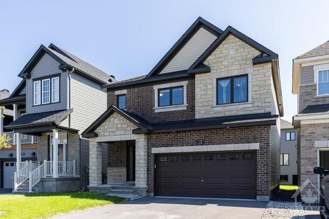 18 Eramosa Crescent, House detached with 4 bedrooms, 3 bathrooms and 4 parking in Ottawa ON | Image 2