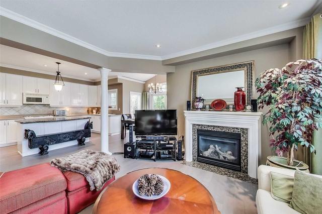 2456 Prince Michael Dr, House attached with 3 bedrooms, 4 bathrooms and 4 parking in Oakville ON | Image 2