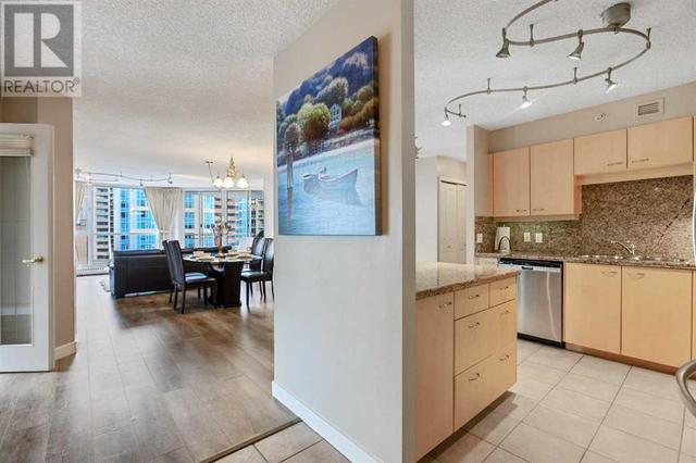 806, - 804 3 Avenue Sw, Condo with 2 bedrooms, 2 bathrooms and 1 parking in Calgary AB | Image 9