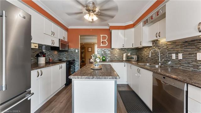 69 Dante Crescent, House detached with 4 bedrooms, 2 bathrooms and 7 parking in Brantford ON | Image 4