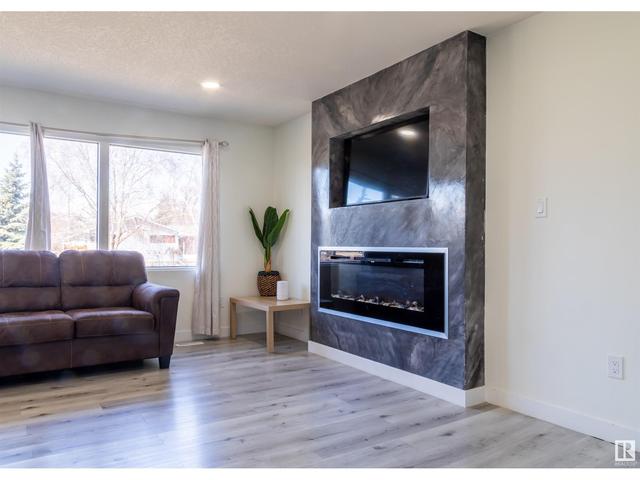 9623 74 St Nw Nw, House detached with 4 bedrooms, 2 bathrooms and 4 parking in Edmonton AB | Image 3