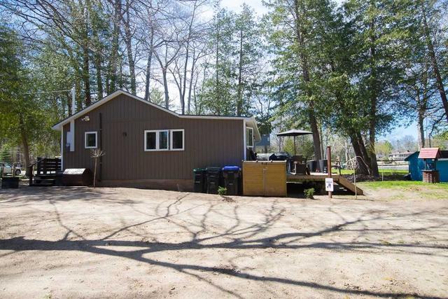 578 Oxbow Park Dr, House detached with 2 bedrooms, 1 bathrooms and 8 parking in Wasaga Beach ON | Image 37