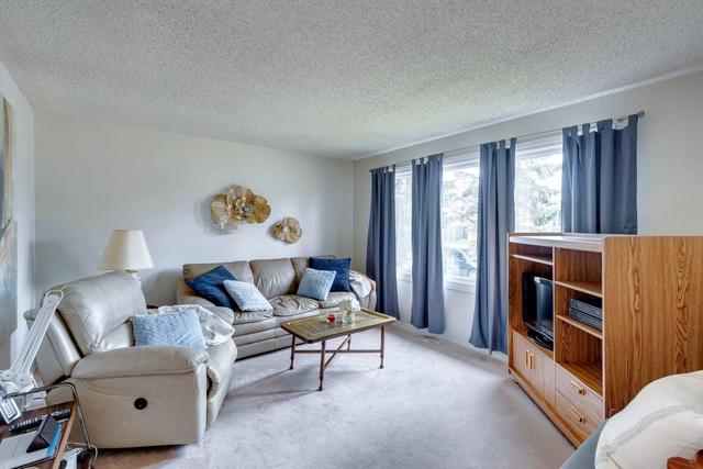 5739 24 Avenue Ne, Home with 3 bedrooms, 1 bathrooms and 1 parking in Calgary AB | Image 4