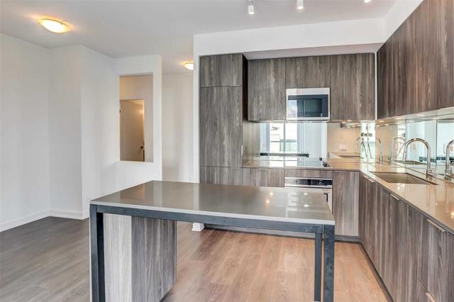 1806 - 609 Avenue Rd, Condo with 2 bedrooms, 2 bathrooms and 1 parking in Toronto ON | Image 11