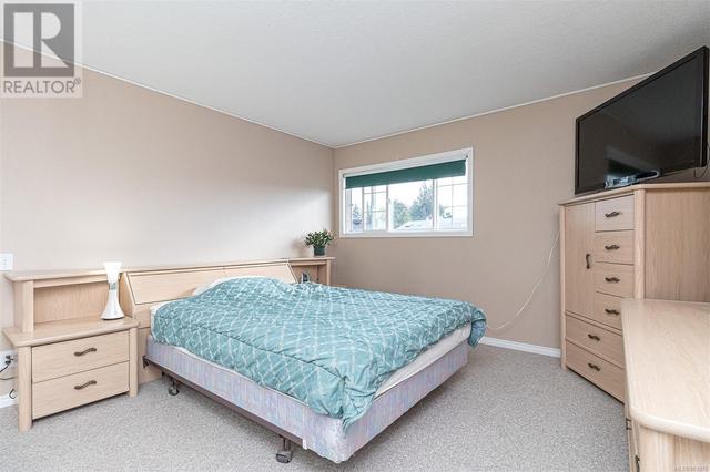812 Killdonan Rd, House detached with 6 bedrooms, 3 bathrooms and 3 parking in Saanich BC | Image 16