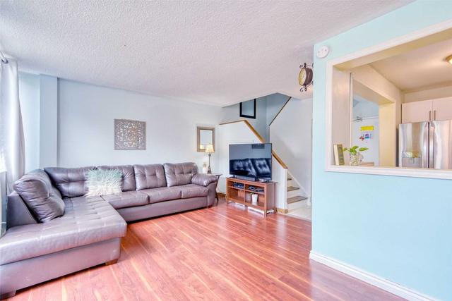 104 - 2121 Roche Crt, Condo with 3 bedrooms, 2 bathrooms and 1 parking in Mississauga ON | Image 3