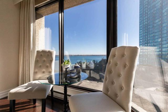 1011 - 55 Harbour Sq, Condo with 3 bedrooms, 3 bathrooms and 1 parking in Toronto ON | Image 35