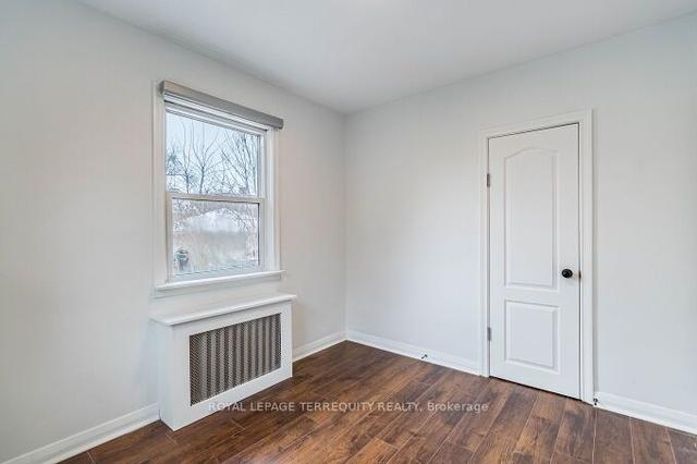 18 Wesley St, House detached with 2 bedrooms, 2 bathrooms and 3 parking in Toronto ON | Image 8