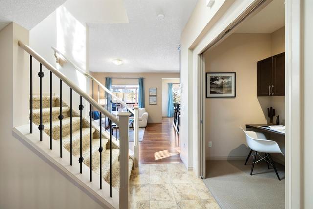 43 Sage Bank Court Nw, House detached with 3 bedrooms, 3 bathrooms and 2 parking in Calgary AB | Image 3