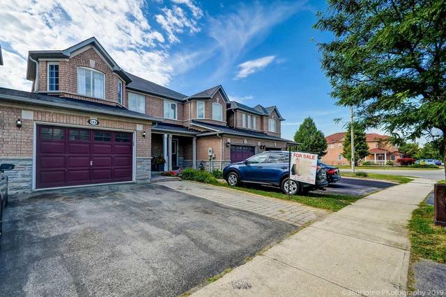 135 Novella Rd, House attached with 3 bedrooms, 3 bathrooms and 2 parking in Vaughan ON | Image 2