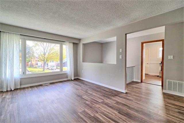 874 Central Park Blvd N, House detached with 3 bedrooms, 1 bathrooms and 5 parking in Oshawa ON | Image 3