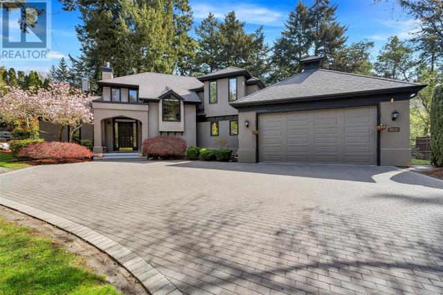 4533 Pheasantwood Terr, House detached with 3 bedrooms, 3 bathrooms and 6 parking in Saanich BC | Image 1
