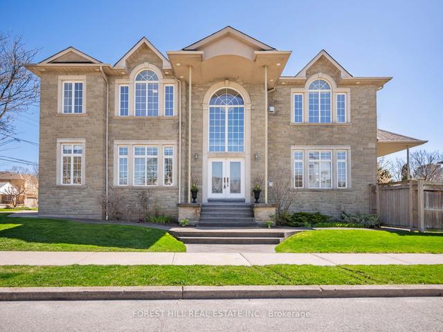 18 Highland Hill, House detached with 4 bedrooms, 5 bathrooms and 4 parking in Toronto ON | Image 1