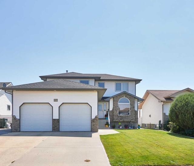 637 Stark Way Se, House detached with 5 bedrooms, 3 bathrooms and 4 parking in Medicine Hat AB | Image 2