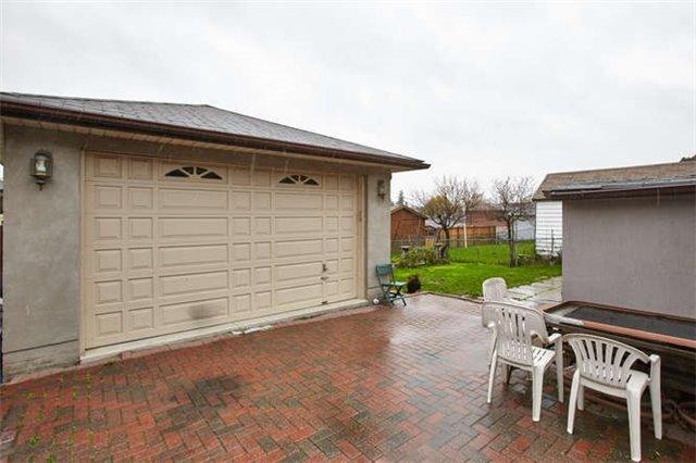 190 Calvington Dr, House detached with 4 bedrooms, 2 bathrooms and 5 parking in Toronto ON | Image 19
