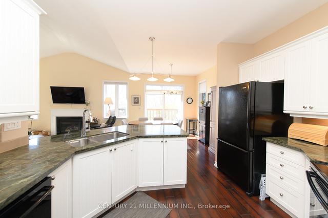 12 Surfside Cres, Condo with 5 bedrooms, 3 bathrooms and 4 parking in Collingwood ON | Image 30