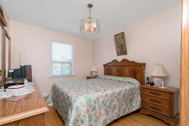 58 Kane Ave, House detached with 2 bedrooms, 2 bathrooms and 3 parking in Toronto ON | Image 5