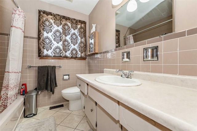 33 Kenwood Cres, House detached with 3 bedrooms, 2 bathrooms and 4 parking in Guelph ON | Image 6