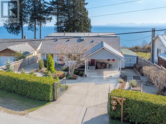 7607 Eureka Place, House detached with 3 bedrooms, 2 bathrooms and 4 parking in Sunshine Coast B BC | Image 26