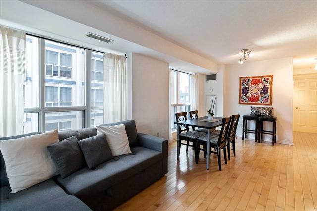 940 - 250 Wellington St W, Condo with 2 bedrooms, 2 bathrooms and 0 parking in Toronto ON | Image 3