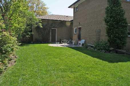 63 Maplewood Rd, House detached with 4 bedrooms, 2 bathrooms and 2 parking in Mississauga ON | Image 8