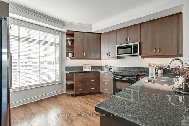 1 - 270 Van Dusen Blvd, House attached with 3 bedrooms, 4 bathrooms and 2 parking in Toronto ON | Image 4