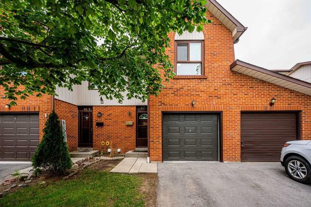 67 Dawson Cres, Townhouse with 3 bedrooms, 2 bathrooms and 2 parking in Brampton ON | Image 1