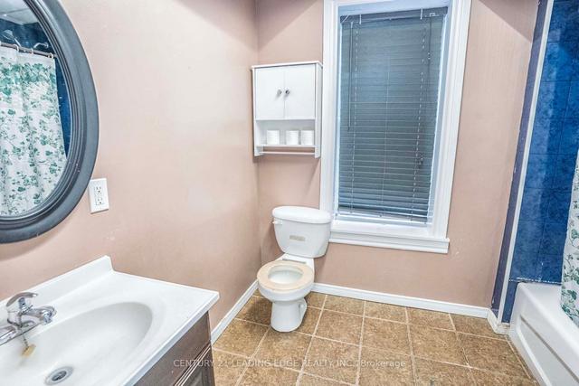 23 Albany St, House detached with 3 bedrooms, 2 bathrooms and 5 parking in Oshawa ON | Image 16