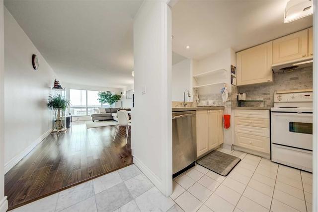 502 - 18 Lee Centre Dr, Condo with 3 bedrooms, 2 bathrooms and 2 parking in Toronto ON | Image 22