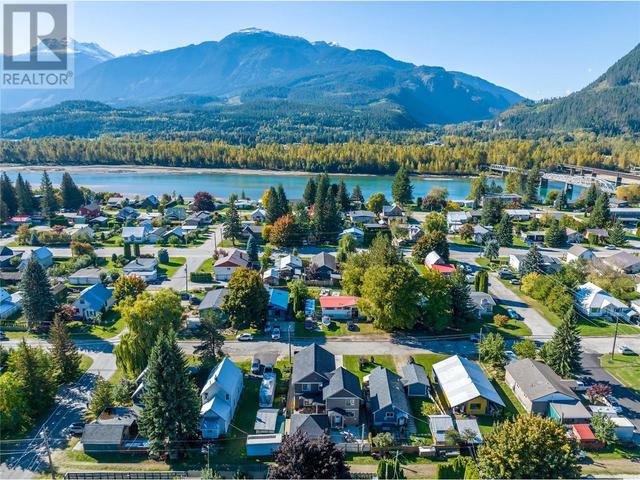 1406 Third Street W, House detached with 5 bedrooms, 4 bathrooms and 2 parking in Revelstoke BC | Image 35