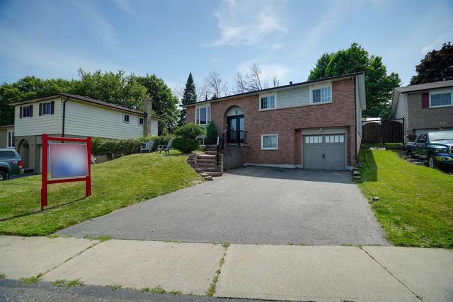 31 Rosalynne Ave, House detached with 3 bedrooms, 2 bathrooms and 5 parking in Clarington ON | Image 1