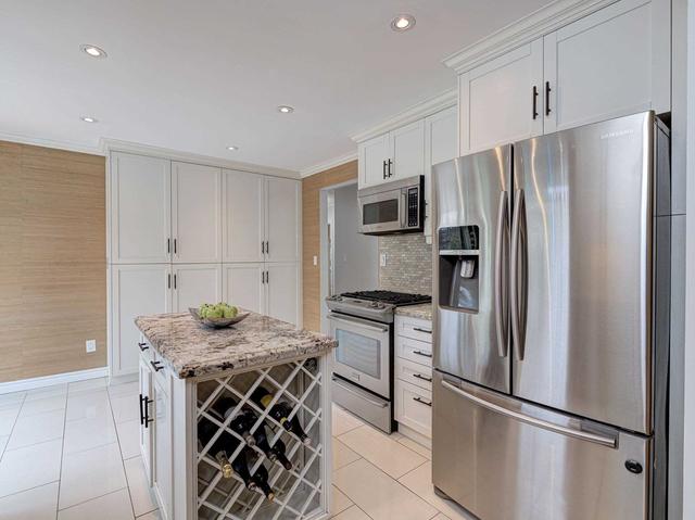 3196 The Credit Woodlands, House detached with 3 bedrooms, 3 bathrooms and 5 parking in Mississauga ON | Image 4