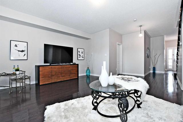 49 Zachary Pl, House attached with 3 bedrooms, 4 bathrooms and 4 parking in Vaughan ON | Image 6