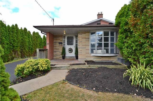 18 Friar Tuck Rd, House semidetached with 4 bedrooms, 2 bathrooms and 4 parking in Markham ON | Image 1