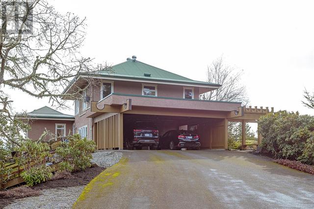 4303 Munn Rd, House detached with 5 bedrooms, 4 bathrooms and 8 parking in Highlands BC | Image 3