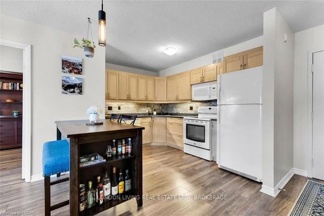 403 - 1 Jacksway Cres, Condo with 2 bedrooms, 2 bathrooms and 1 parking in London ON | Image 4