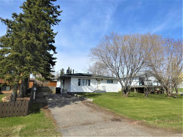 304 100b Avenue, House detached with 3 bedrooms, 1 bathrooms and 1 parking in Dawson Creek BC | Image 1