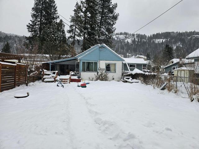 3053 Waldie Avenue, House detached with 2 bedrooms, 1 bathrooms and 2 parking in Central Kootenay J BC | Image 16