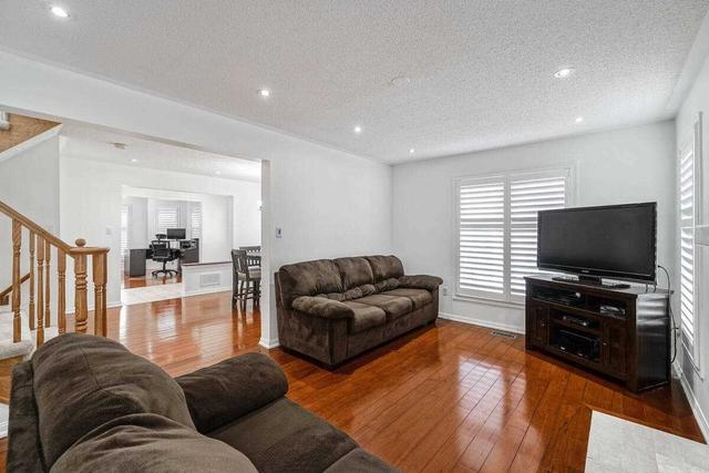 1 Lever Gate, House detached with 3 bedrooms, 3 bathrooms and 6 parking in Brampton ON | Image 8