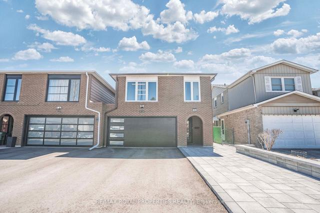 185 Braymore Blvd, House detached with 3 bedrooms, 3 bathrooms and 4 parking in Toronto ON | Image 1