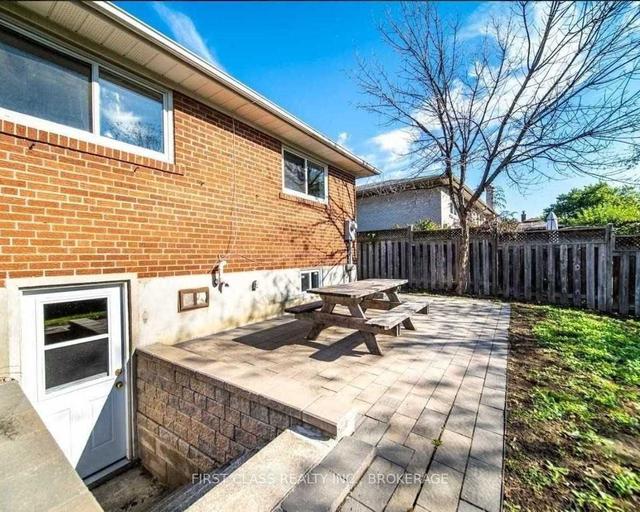 main - 1198 Shadeland Dr, House semidetached with 3 bedrooms, 2 bathrooms and 1 parking in Mississauga ON | Image 8