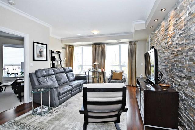 227 - 180 John West Way, Condo with 2 bedrooms, 2 bathrooms and 1 parking in Aurora ON | Image 2