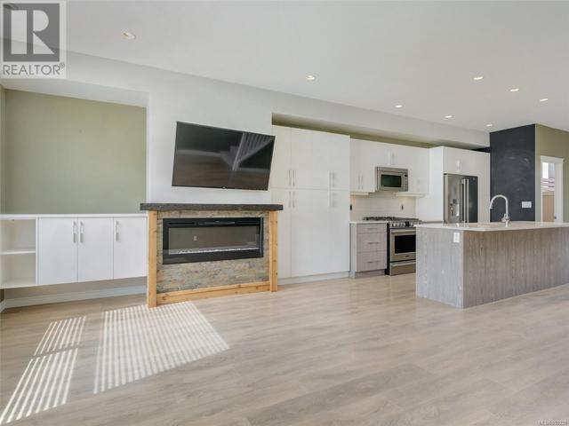 913 Whirlaway Cres, House attached with 4 bedrooms, 4 bathrooms and 3 parking in Langford BC | Image 4