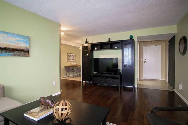 1101 - 120 Duke St, Condo with 2 bedrooms, 2 bathrooms and 1 parking in Hamilton ON | Image 11